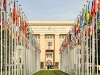 加拿大的边界仍然封闭，但外国外交官，领事官员，官员及其直系亲属不受旅行限制。