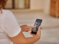 加拿大人呼吁加快家庭团聚